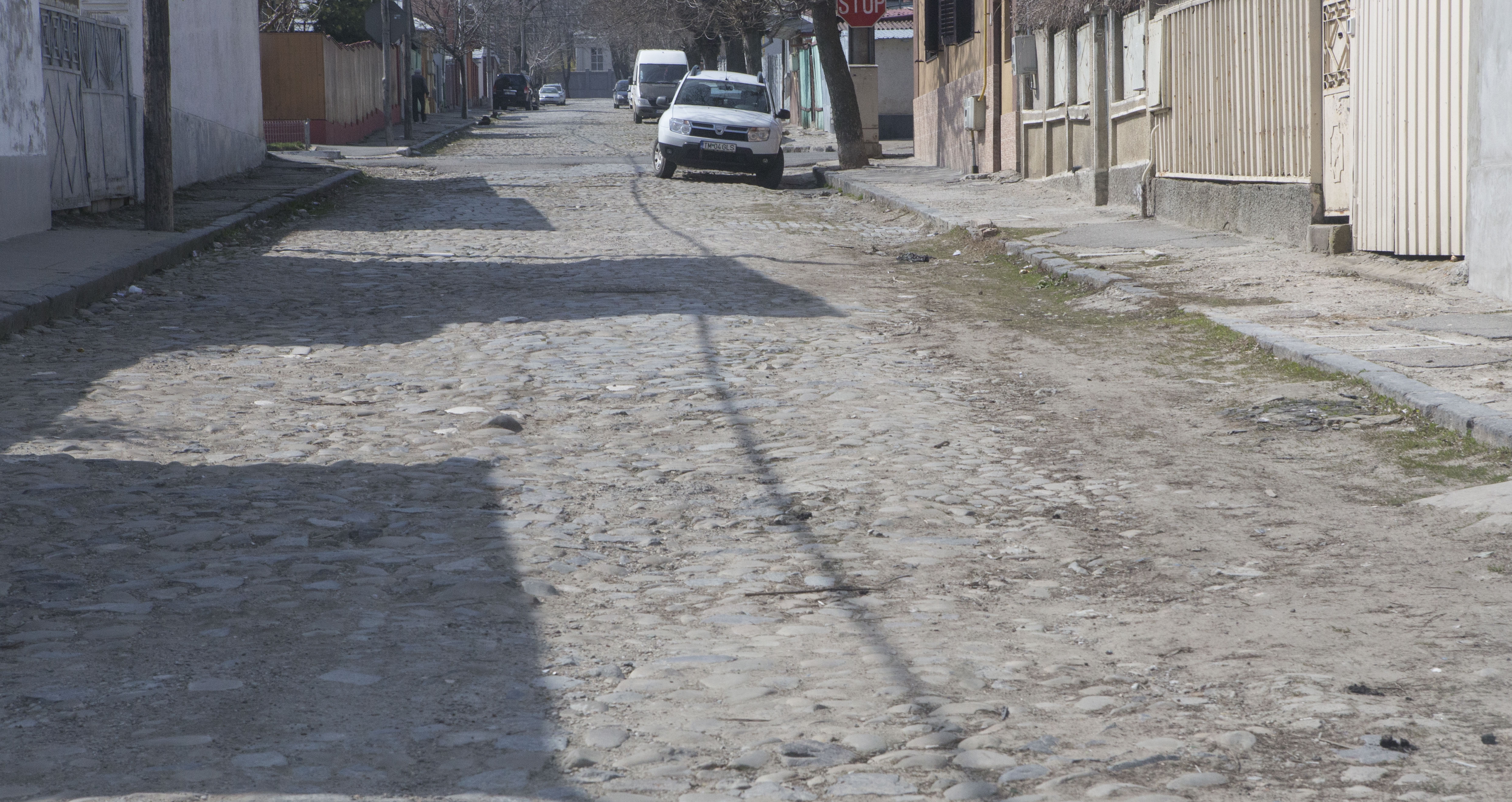 Ani de zile de amăgiri. STRADA ca un DRUM DE ŢARĂ din mijlocul Galaţiului