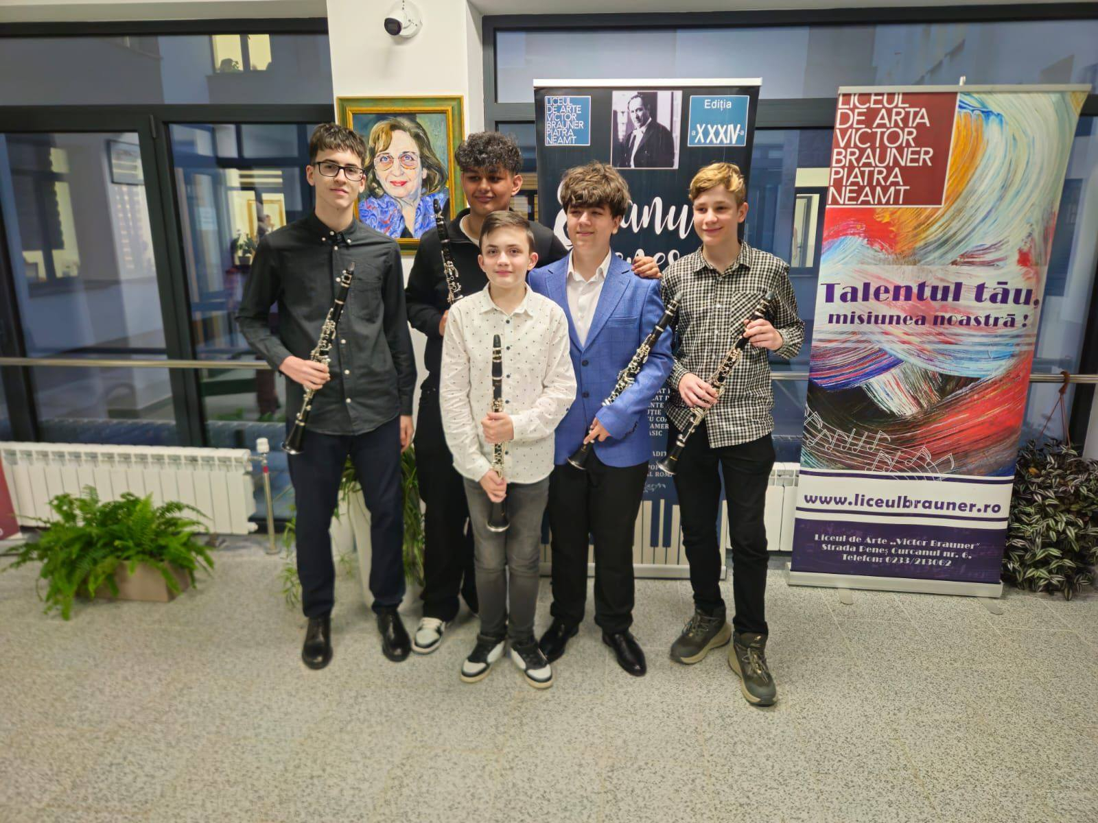 Premii pentru elevii Liceului de Arte "D. Cuclin" la un concurs internaţional de interpretare