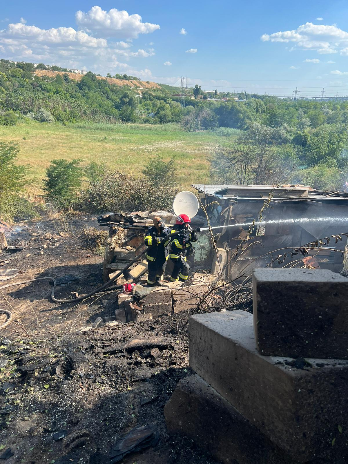 Incendii în serie în gospodării din Galați. Atenție la electrocasnice și gunoaie! (FOTO)