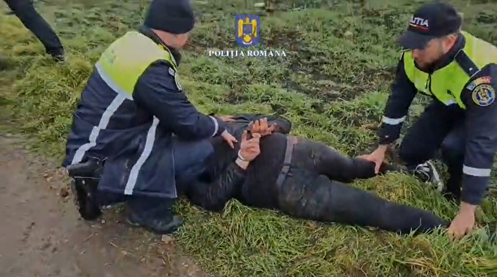 Hoț de mașini, prins cu capcana de cuie (video)