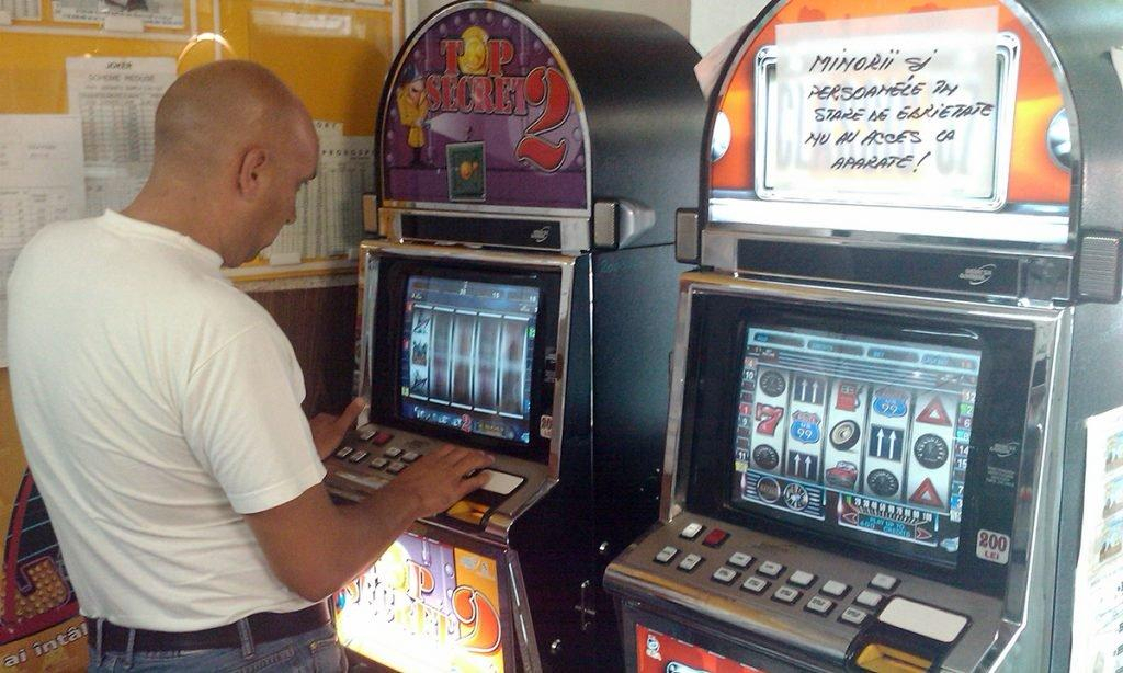 Un sfert dintre jucători ajung sclavii păcănelelor