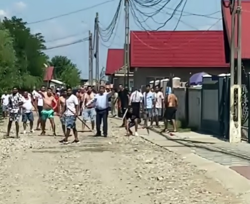 UPDATE: Șapte reținuți după o reglare de conturi cu pietre, bâte și arme albe