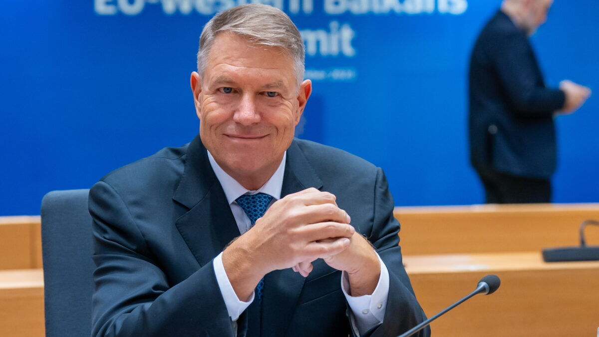 Iohannis „aude voci” care îi cer să explice anularea alegerilor