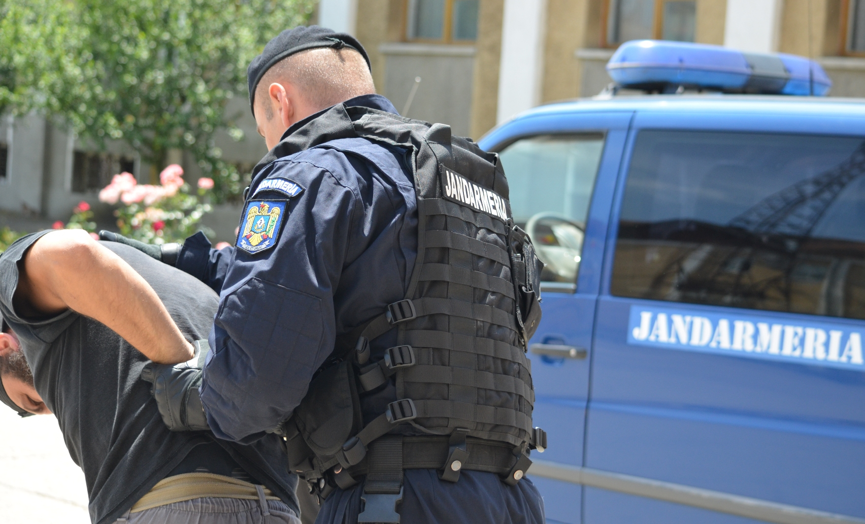 Încălcarea ordinului de protecție te bagă automat după gratii