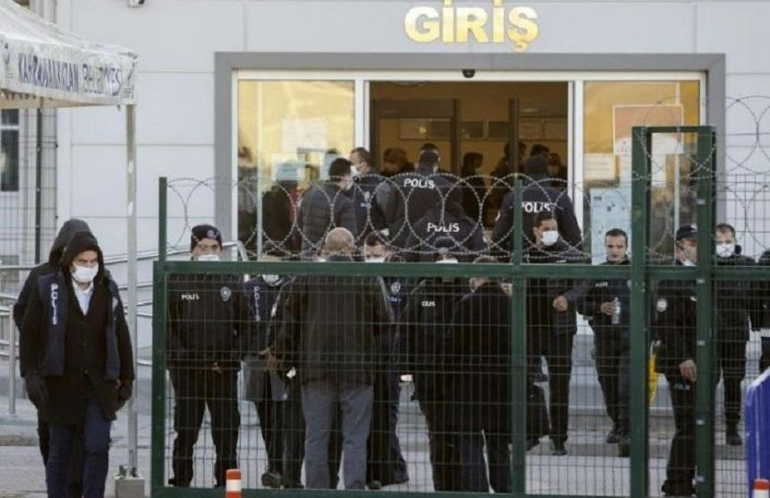 Închisoare pe viață pentru sute de polițiști și ofițeri turci