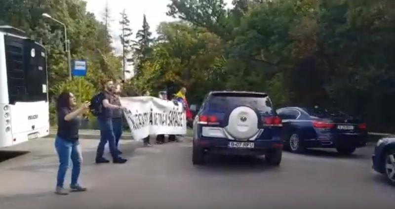 Viorica Dăncilă, aşteptată de protestatarii ieşeni