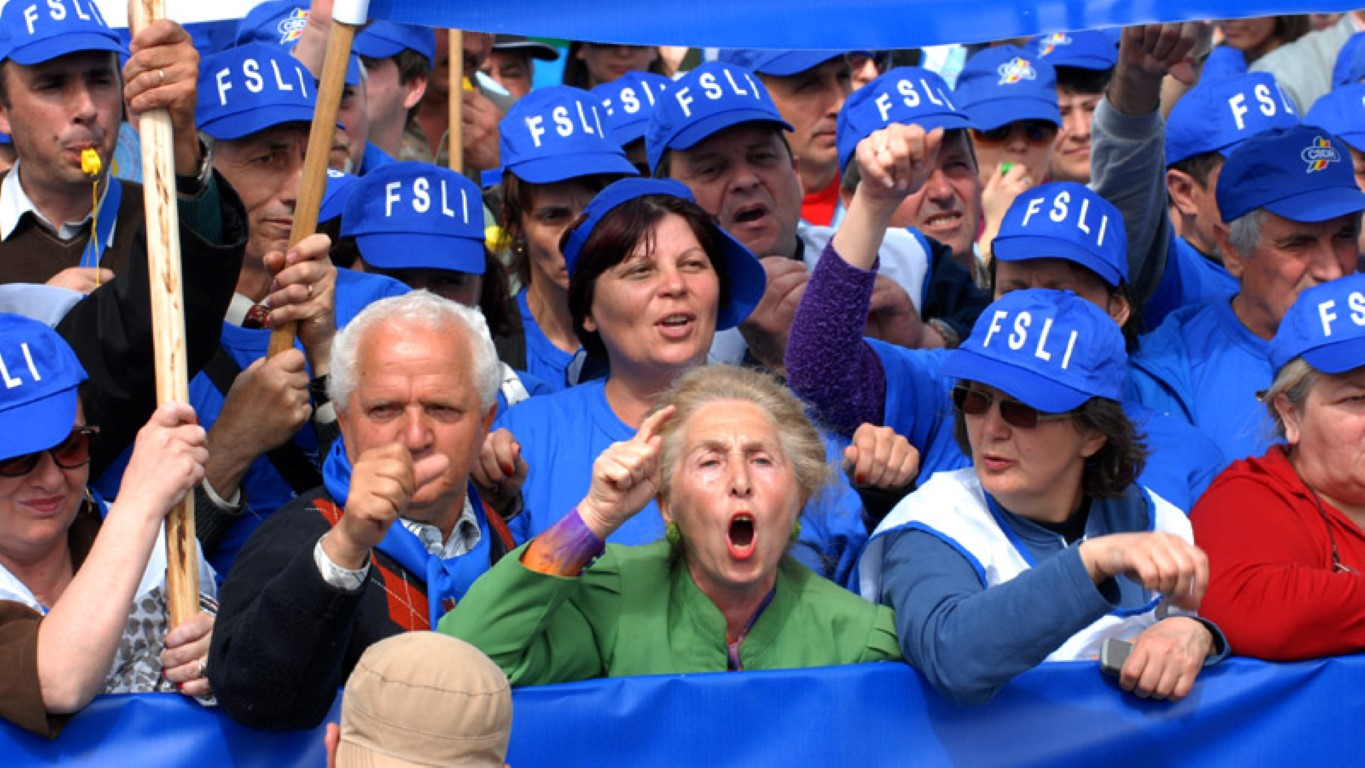 Sindicaliştii din Învăţământ ameninţă cu PROTESTE
