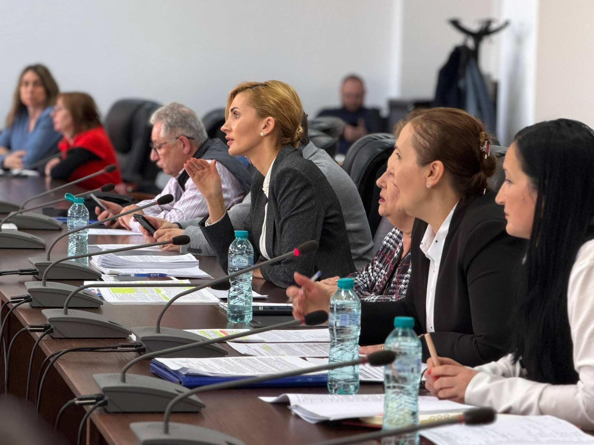 Clarificări privind organizarea mai eficientă în primăriile din judeţ