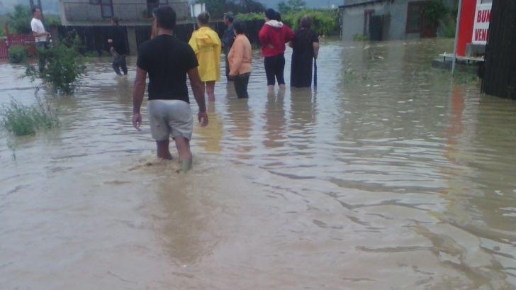 Primele VICTIME ale INUNDAŢIILOR din sudul ţării: un mort şi patru dispăruţi