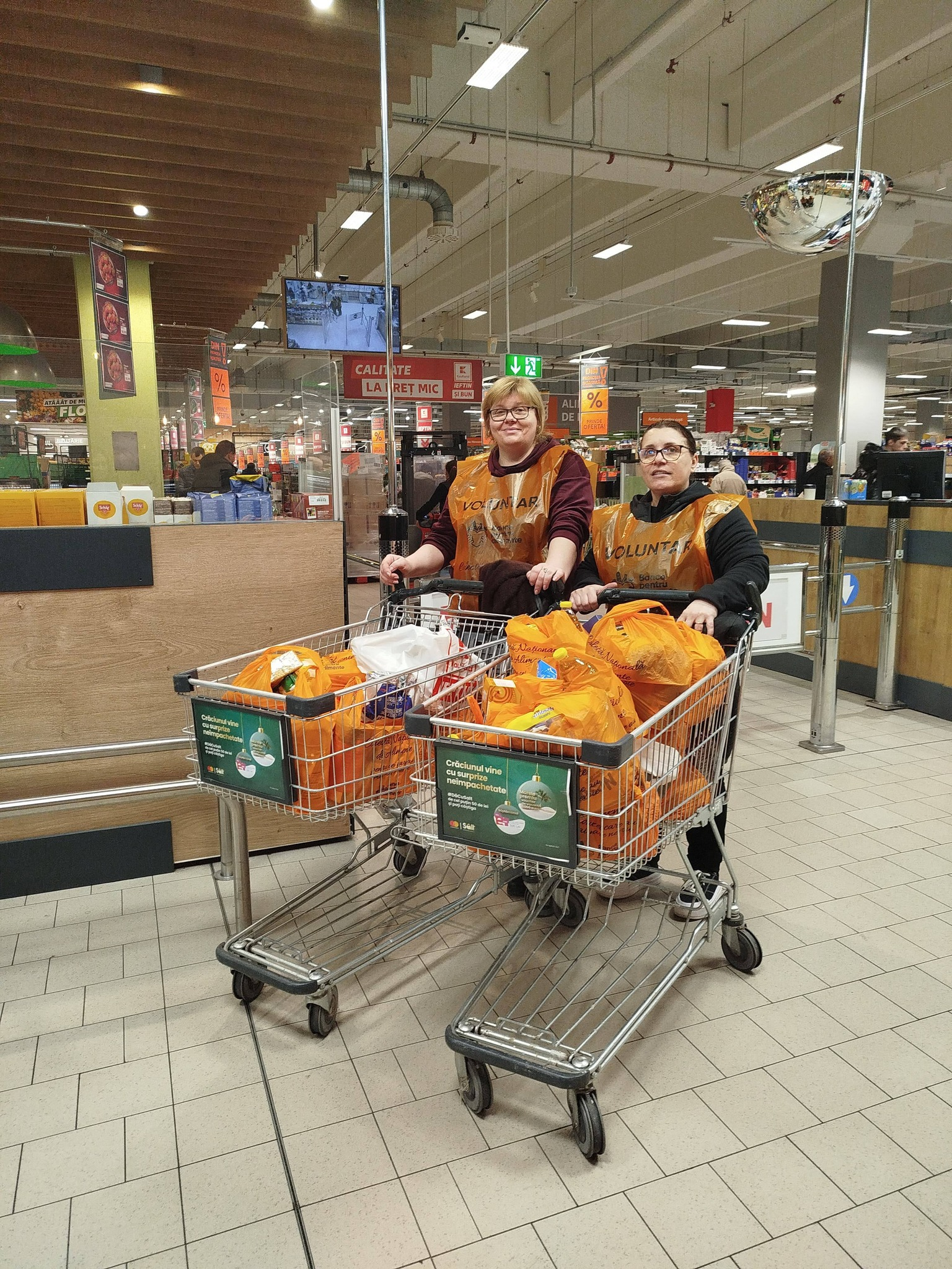 O jumătate de tonă de alimente pentru familii nevoiașe