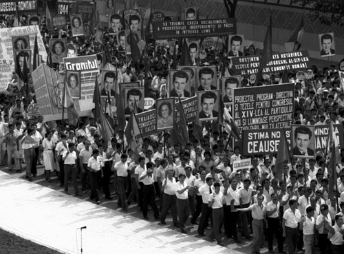 Amintiri din Epoca de Aur: Iată cum au petrecut gălățenii ultimul 1 mai comunist (FOTO)