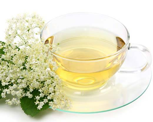 Ceaiul din flori de soc, leac pentru reducerea febrei