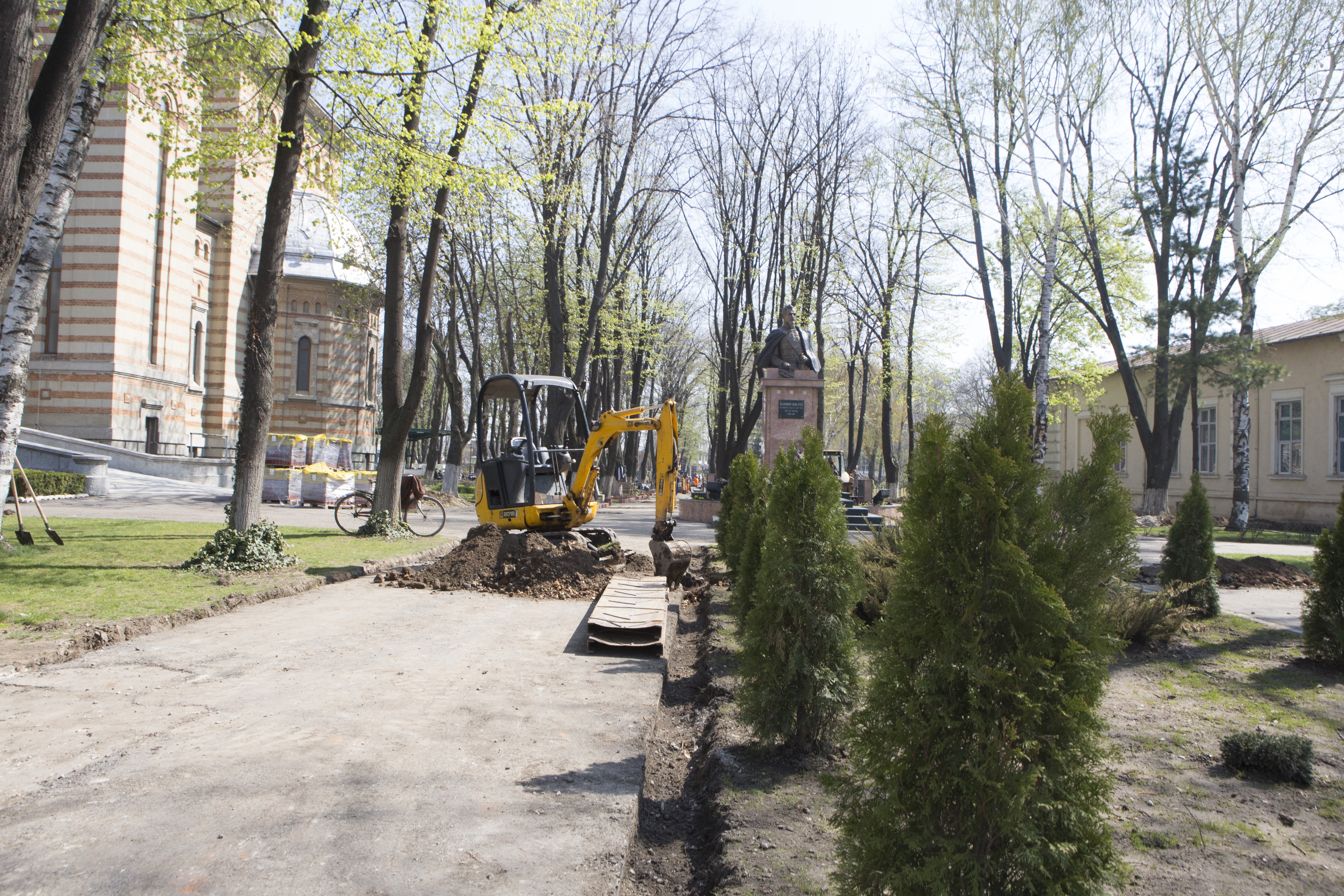 Amintirea lui Pazvante persistă/ Parcul Central din Tecuci, reabilitat până la 1 Iunie