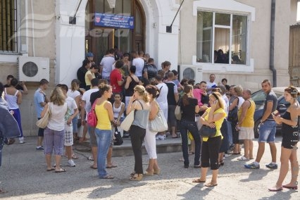 August de foc, la  Serviciul Paşapoarte