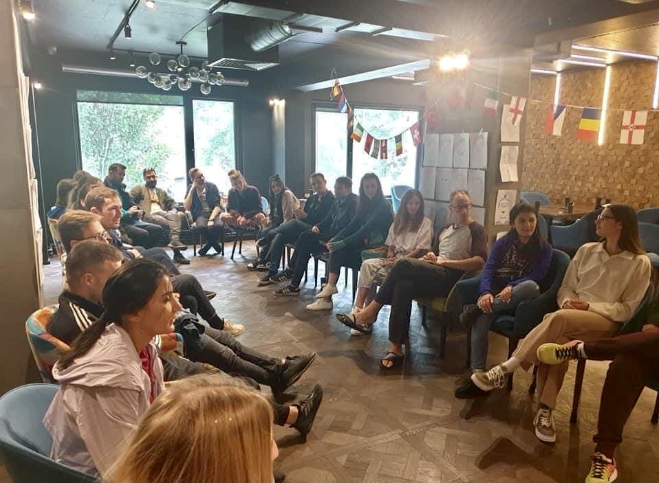 Mass-media, sursă de oportunităţi pentru tineri