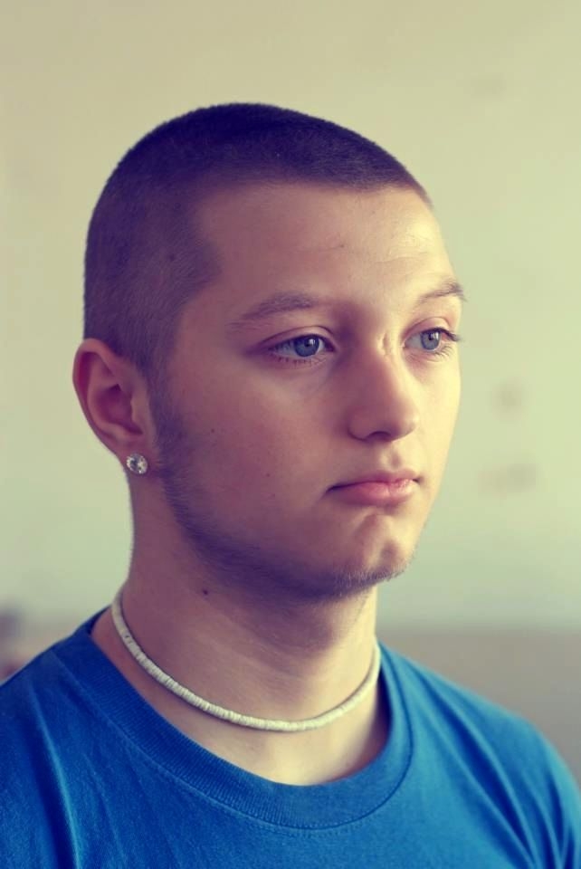 Un elev bun trăieşte o dramă: Dragoş Iftimie luptă cu cancerul 