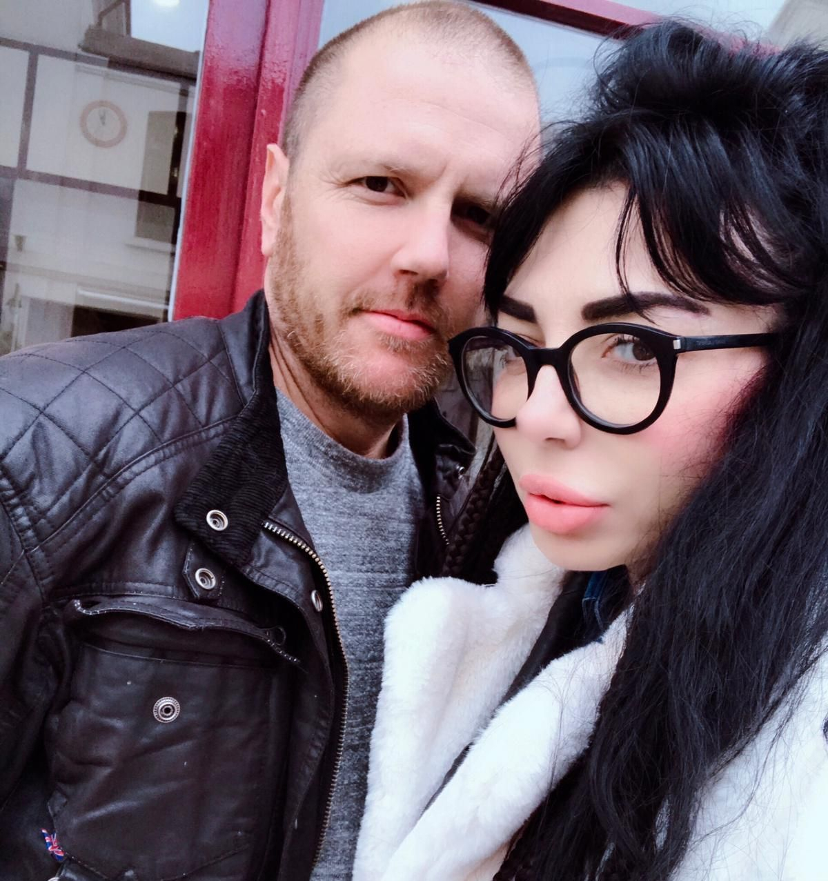 DJ Wanda şi-a învăţat logodnicul să gătească sarmale