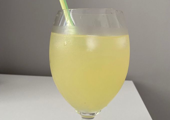 Limonadă cu miere și ghimbir, răcoritoare și revigorantă