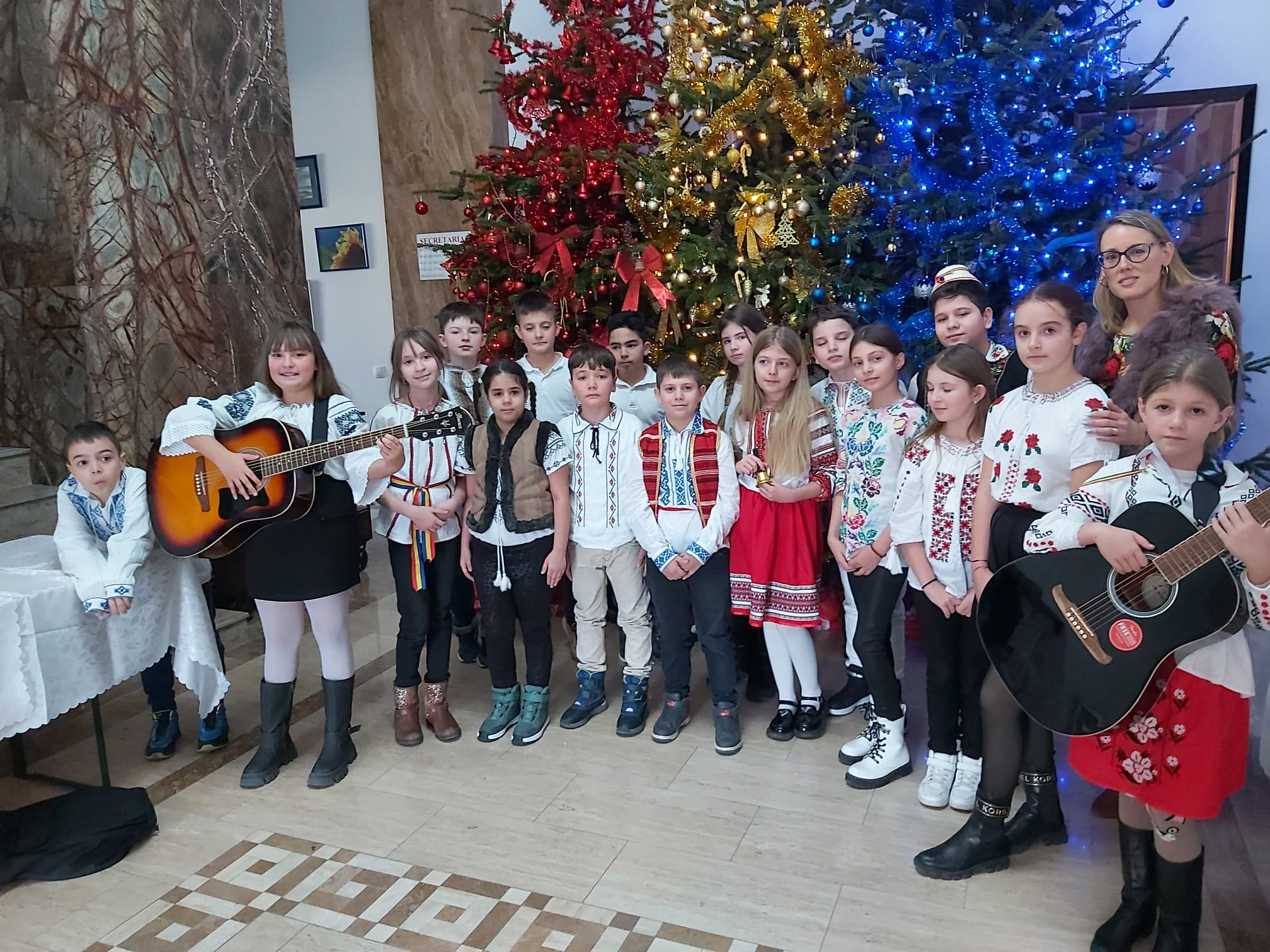 Voci frumoase şi acorduri de chitară de la Vânători (video)