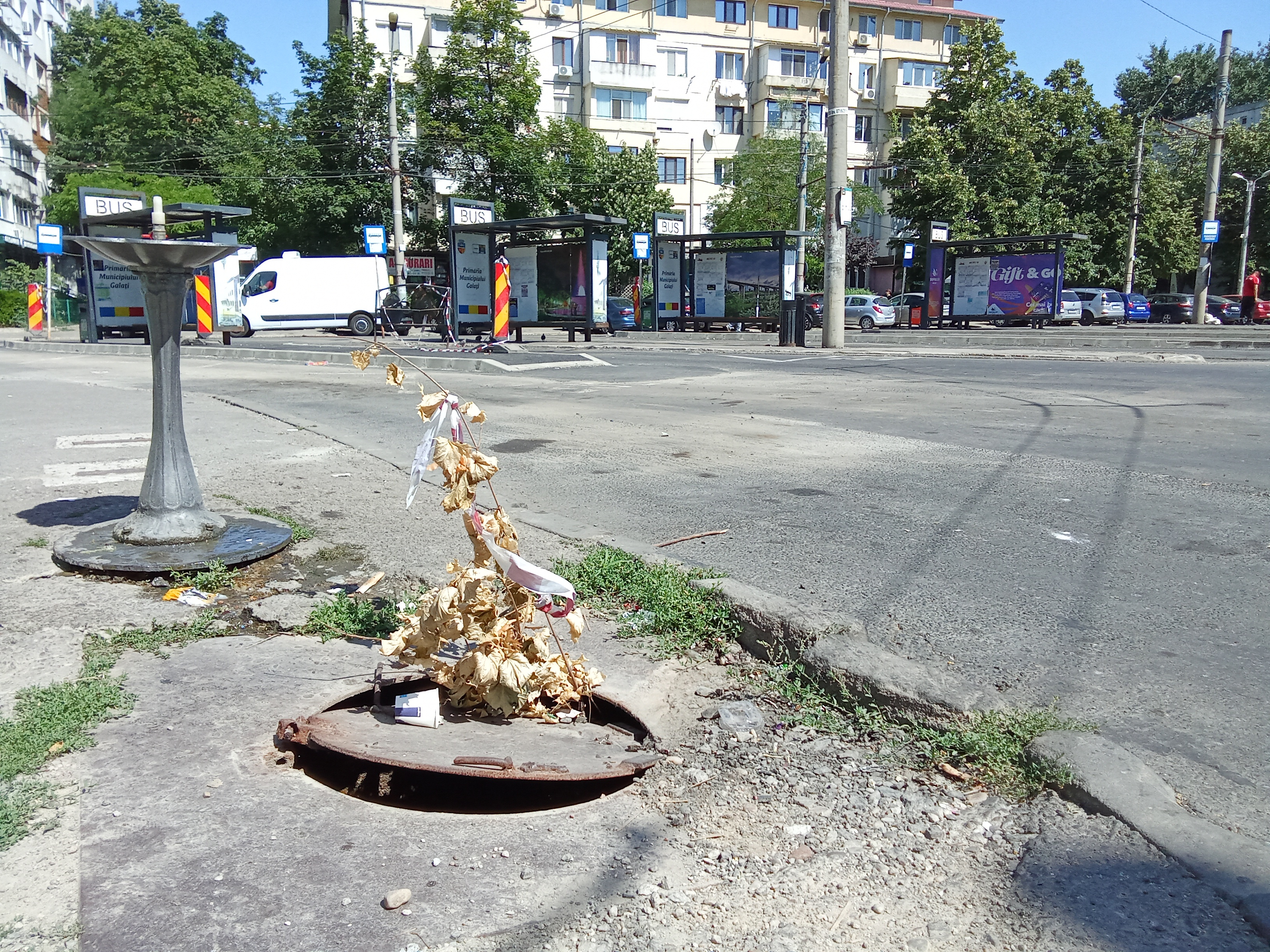 Pozele zilei. Noile peroane din Micro 19 și-o canalizare „eco”