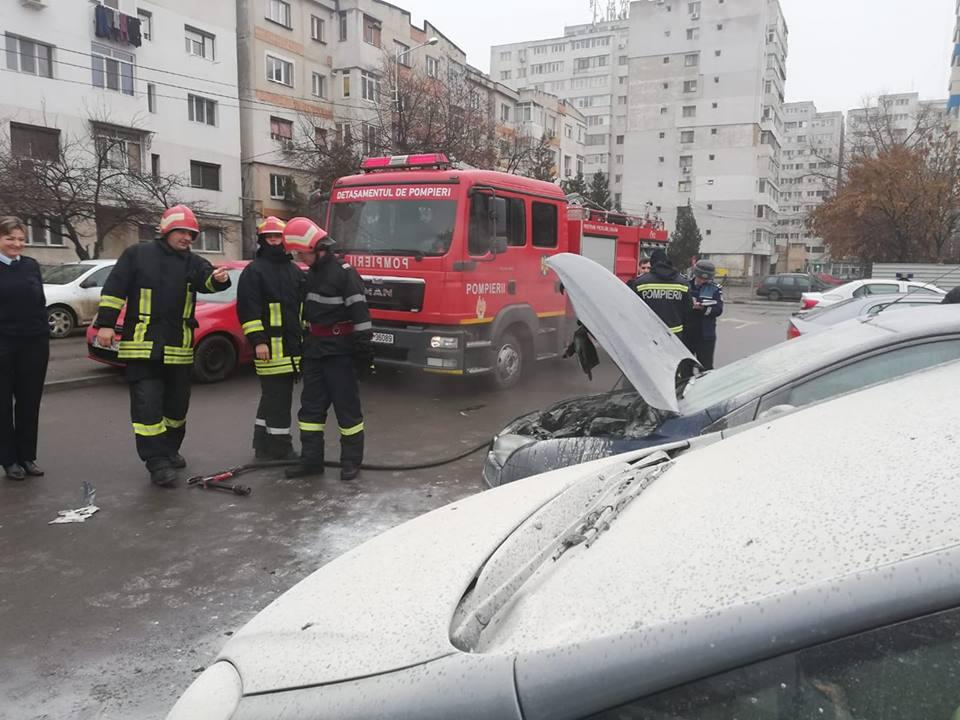 Incendiu în parcarea unui supermarket din Galați