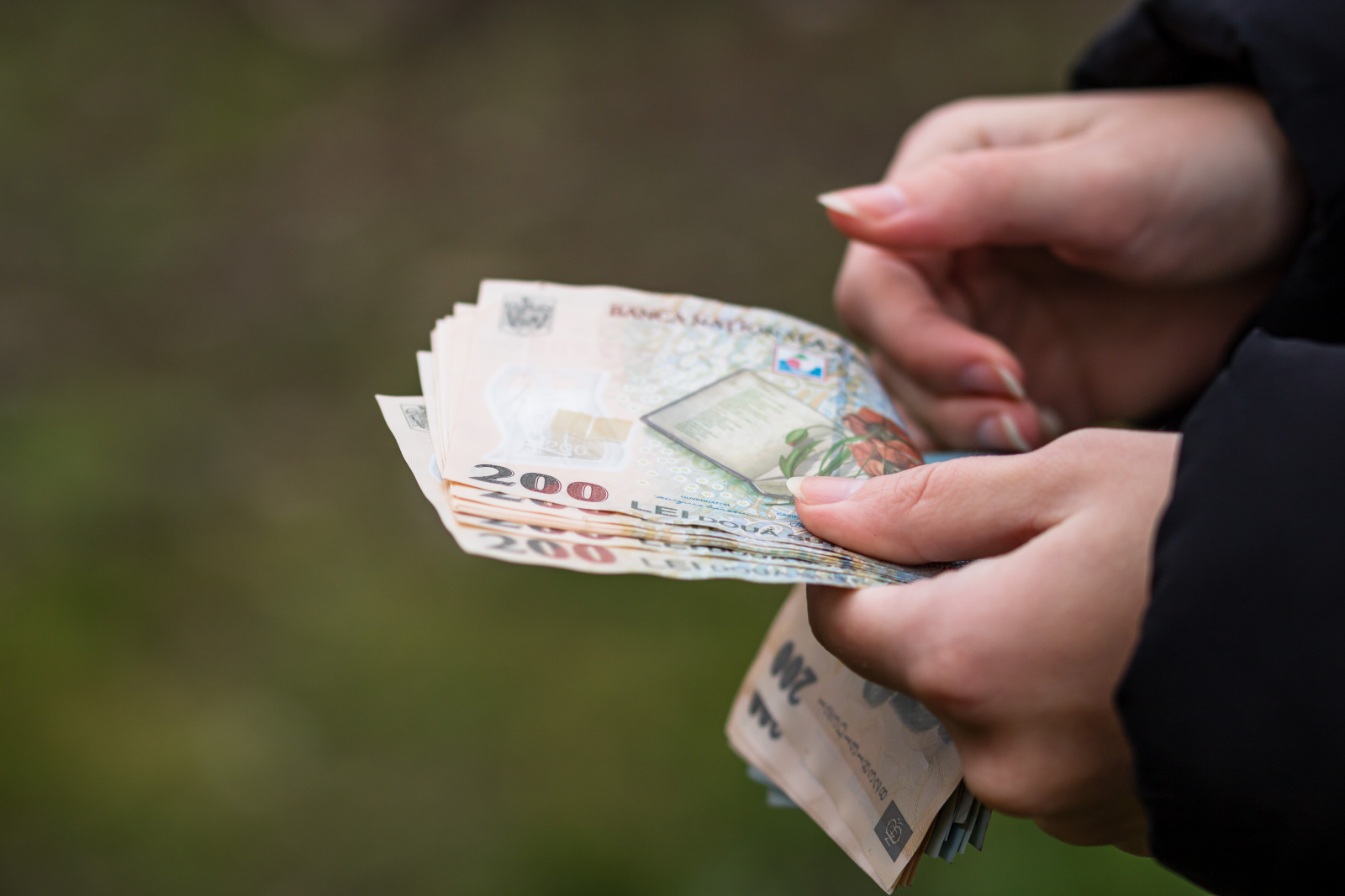 Salariul mediu net a crescut în România la 5.691 de lei