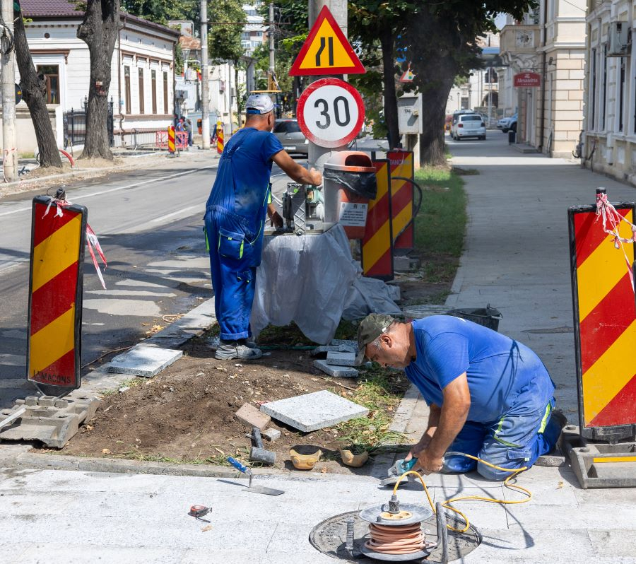 Iată cum avansează lucrările pe strada Domnească