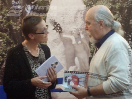 Aura Cristi, de la „Contemporanul”, la „Axis libri”