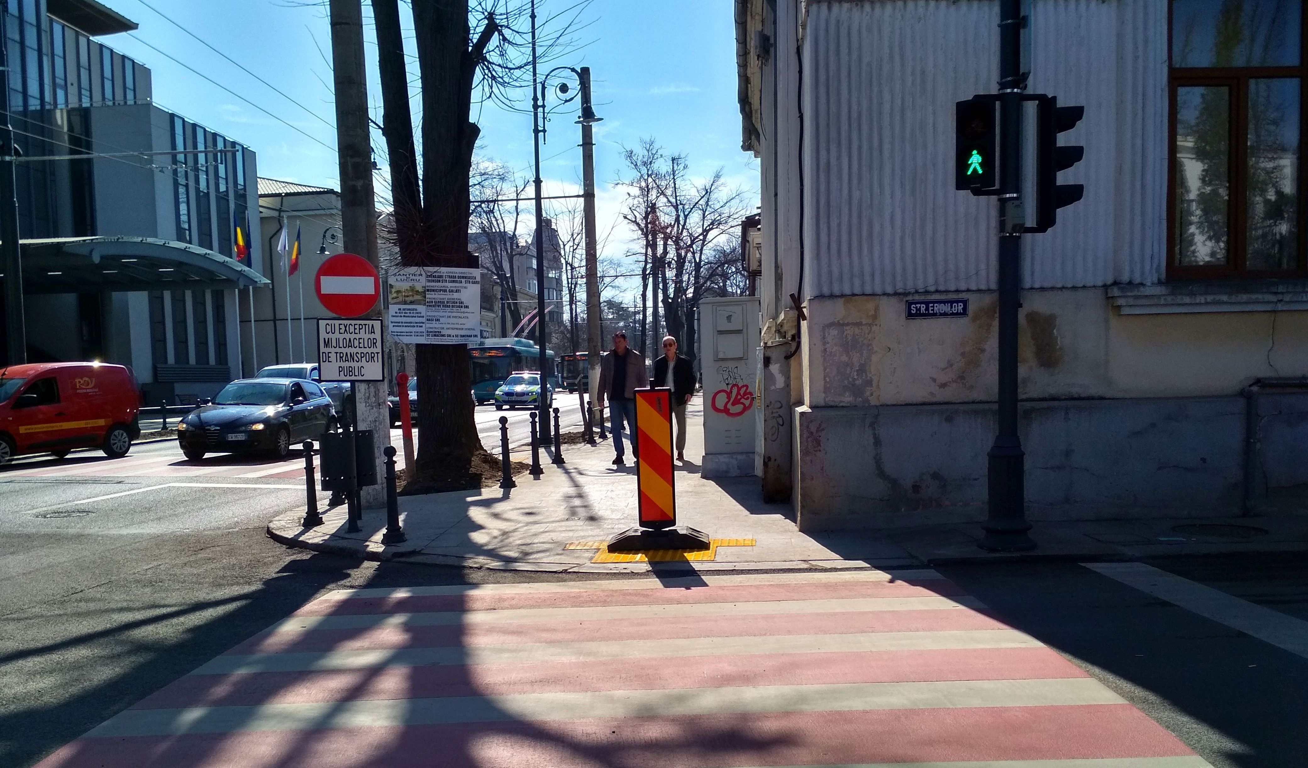 Poza zilei: Marcaje pentru nevăzători, pe strada Domnească