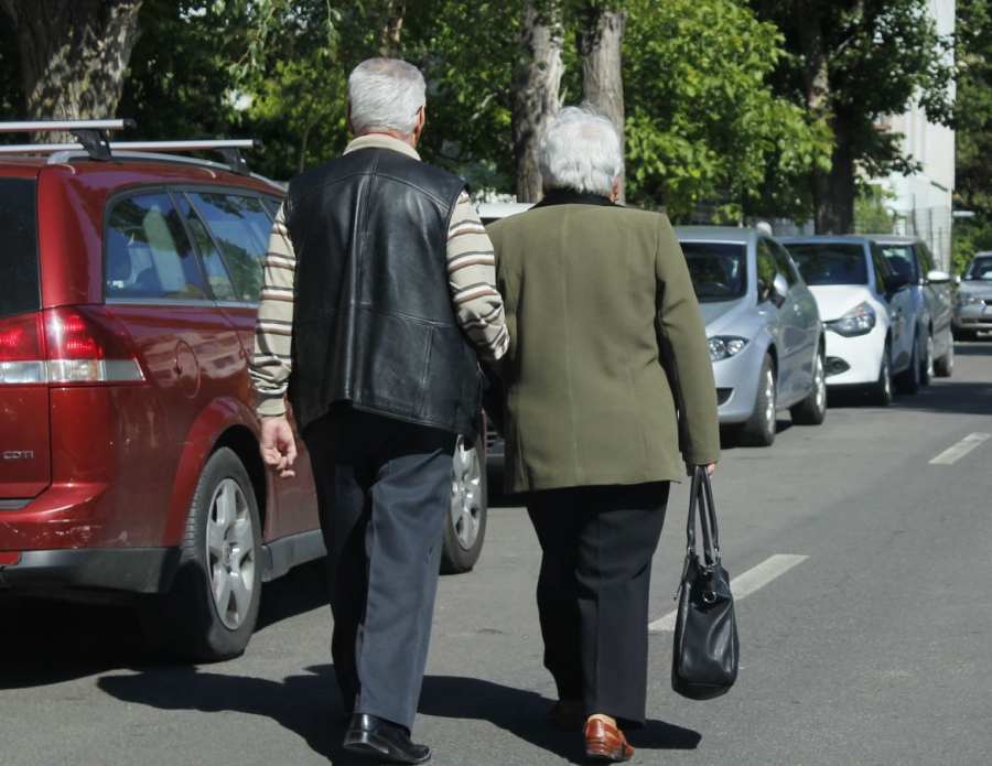 Seniori, doar la zile mari