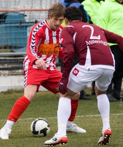 Cine-i mai sărac, Rapid sau Oţelul?