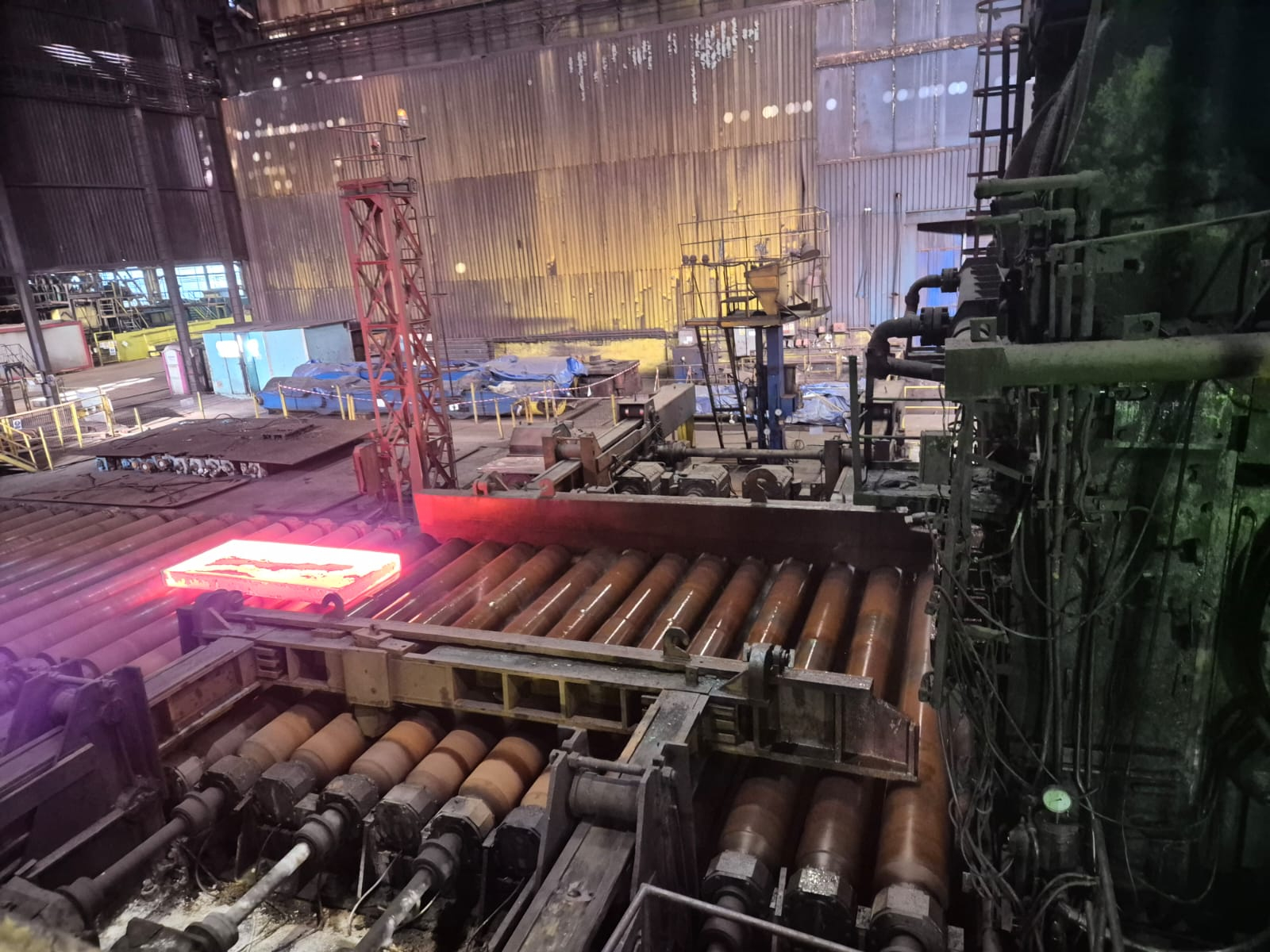 Un miliardar indian vrea să reia producția la combinatul siderurgic din Galaţi