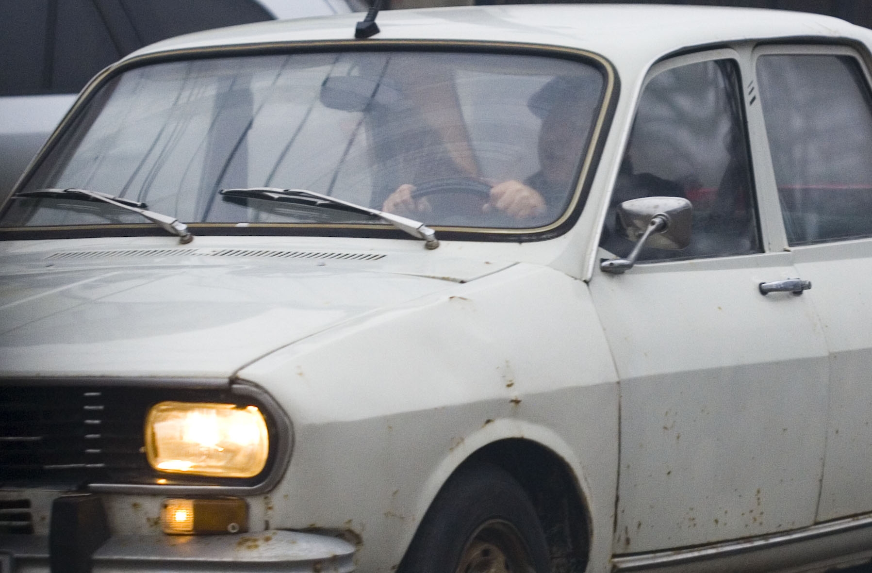 Pe principiul ”poluatorul plăteşte” - De vineri, taxă la comercializarea autovehiculelor 