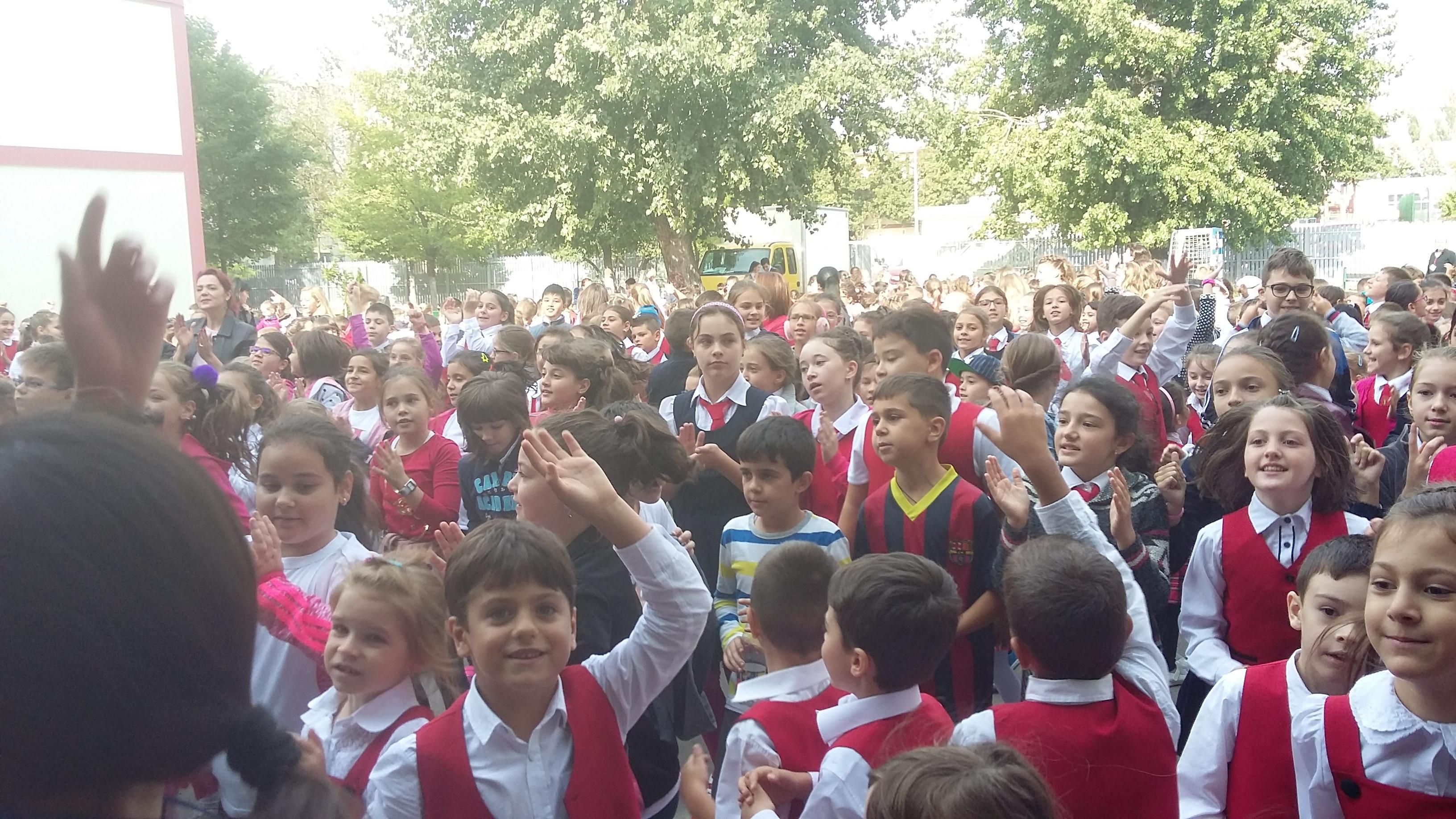 Flashmob caritabil pentru un elev aflat în dificultate