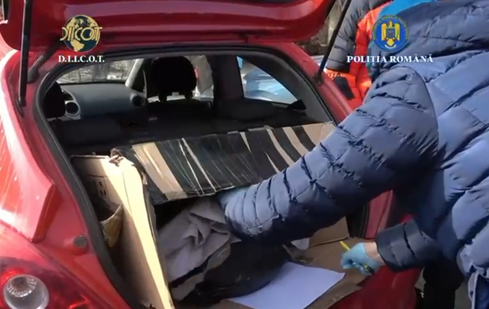 Colet cu canabis, ”arestat” la o firmă de curierat