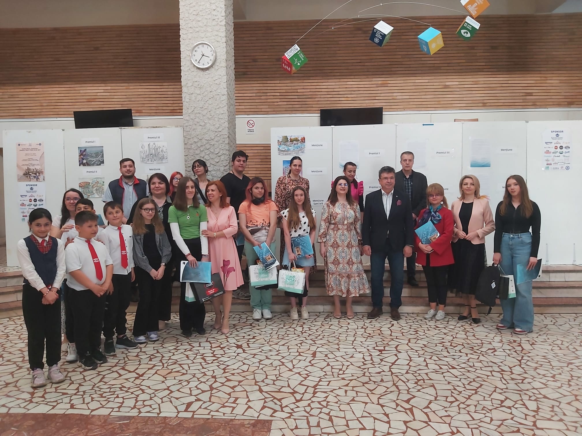 Galaţiul, prin condeiul şi penelul copiilor. Concurs la Facultatea de Inginerie (FOTO)