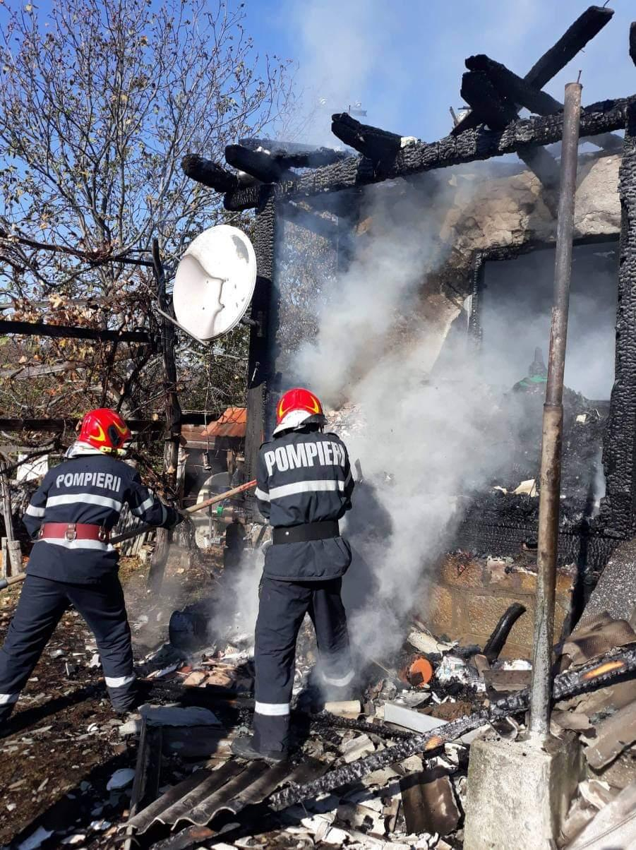 Incendiu cu victimă în zona carantinată din Ivești