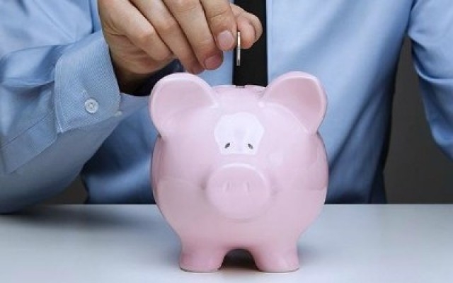 STUDIU/ Românii nu pun bani deoparte pentru zile negre