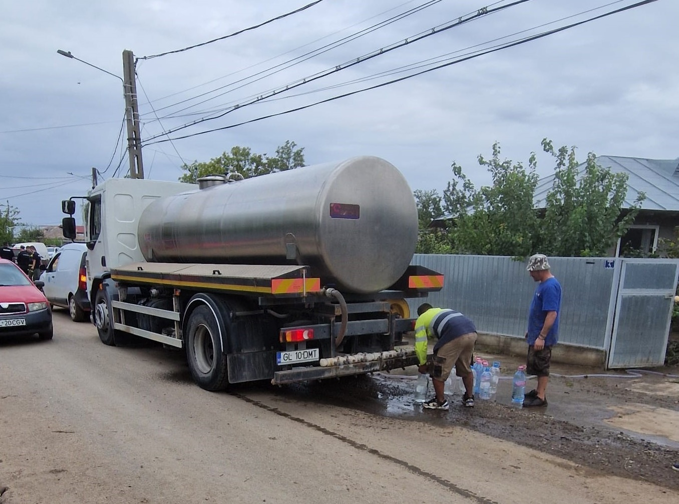Apa din comunele calamitate, în continuare nepotabilă