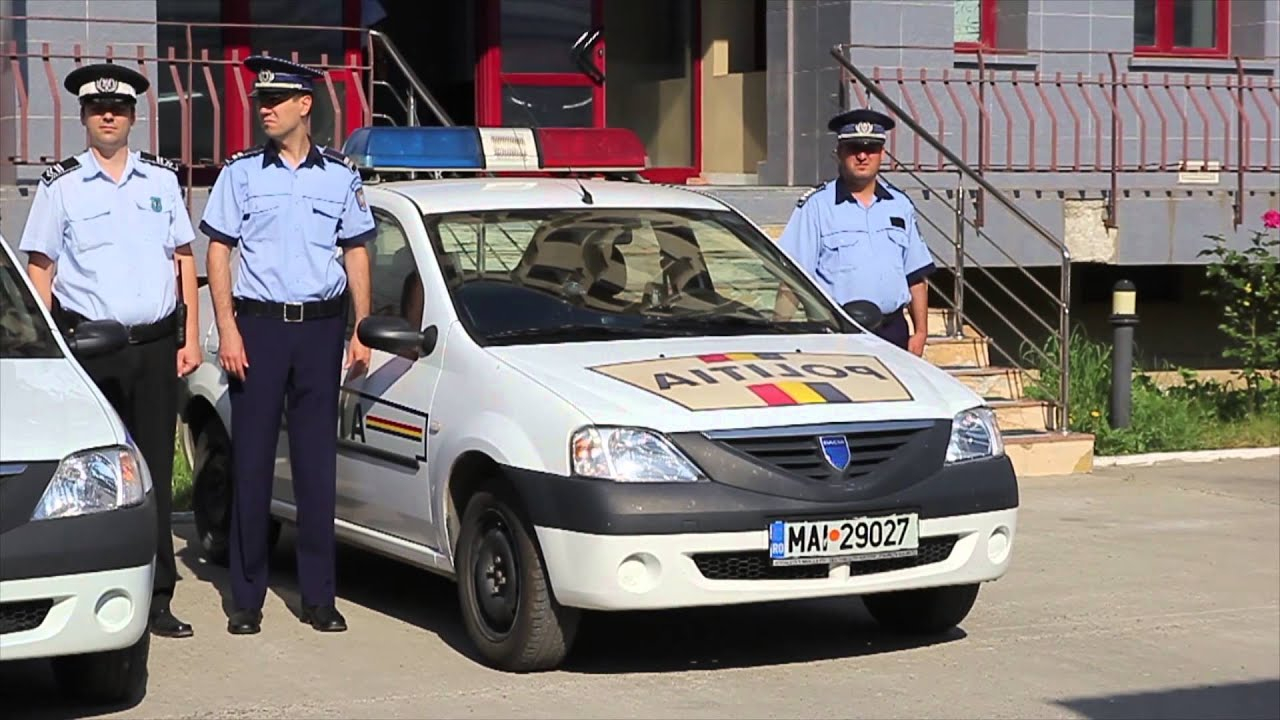 Polițiști cercetați pentru distracţie pe manele în maşina de serviciu