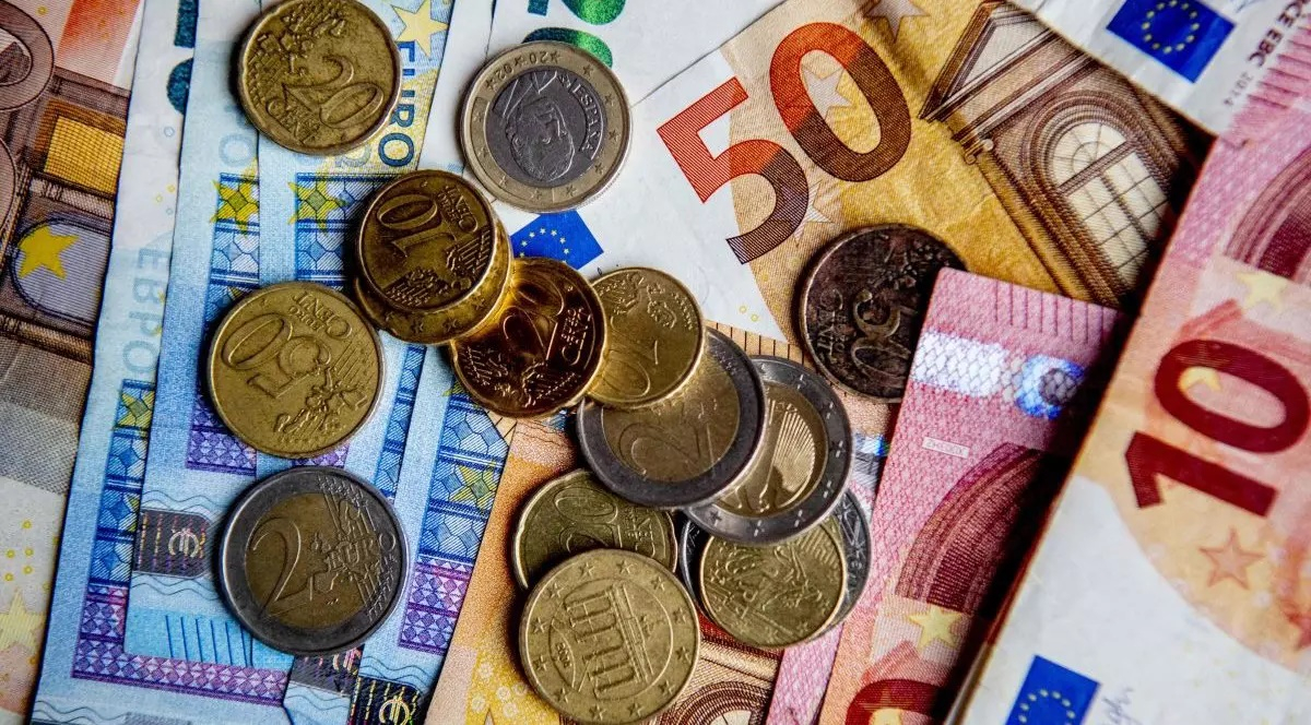 Euro ar putea reveni în toamnă la 5,16 lei