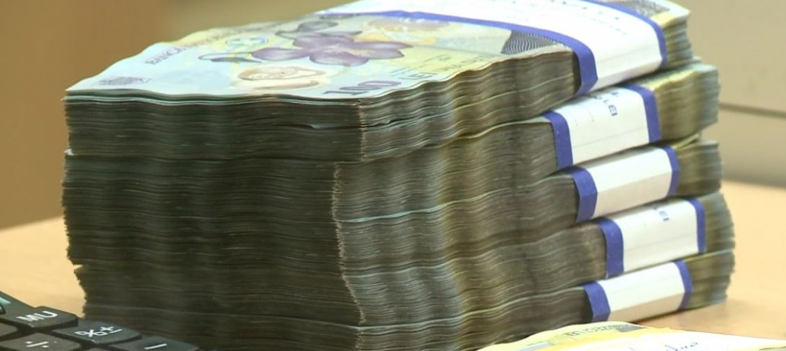Un român a cumpărat titluri de stat de 68 milioane de euro