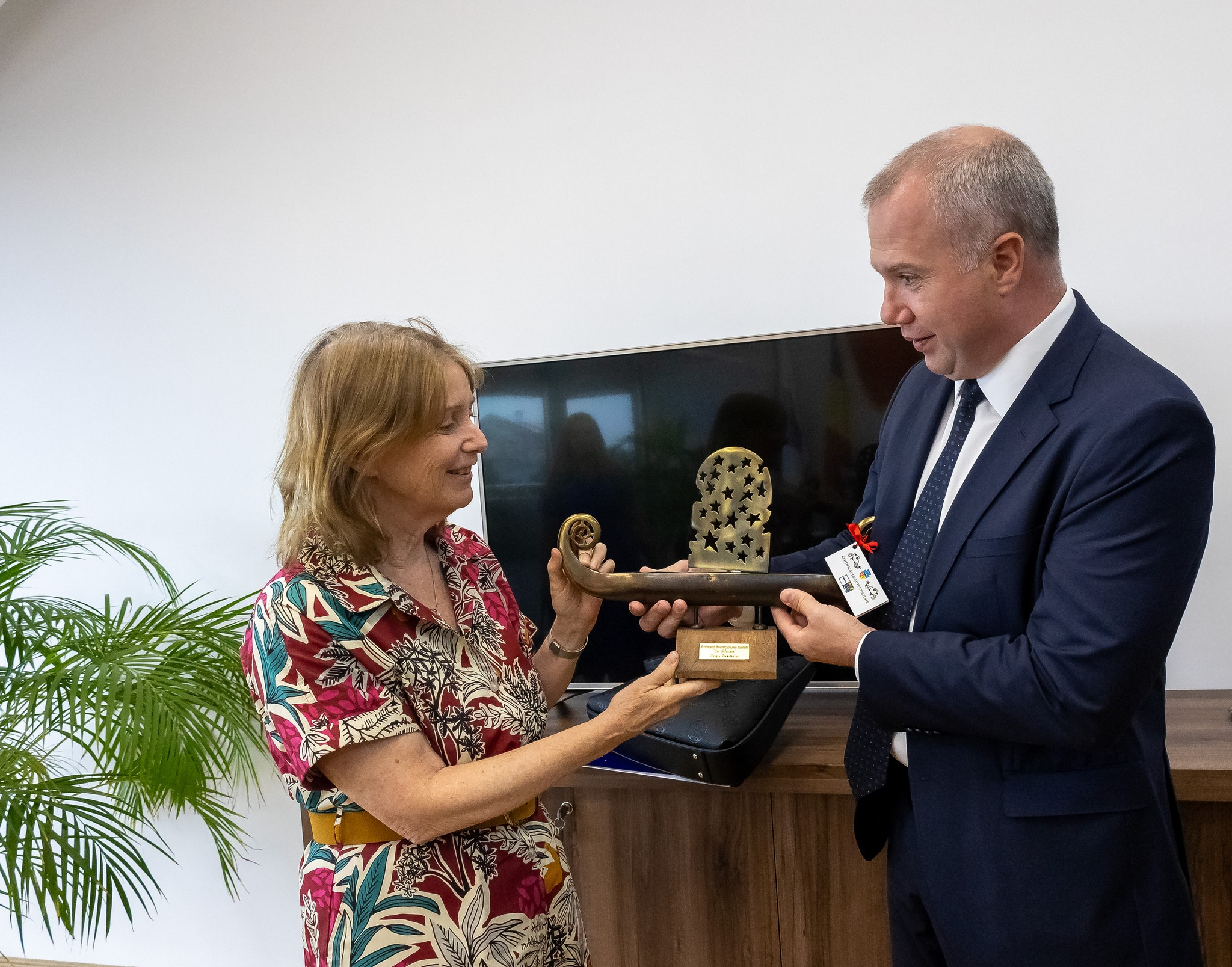 „Cer plutitor” pentru doamna ambasador SUA