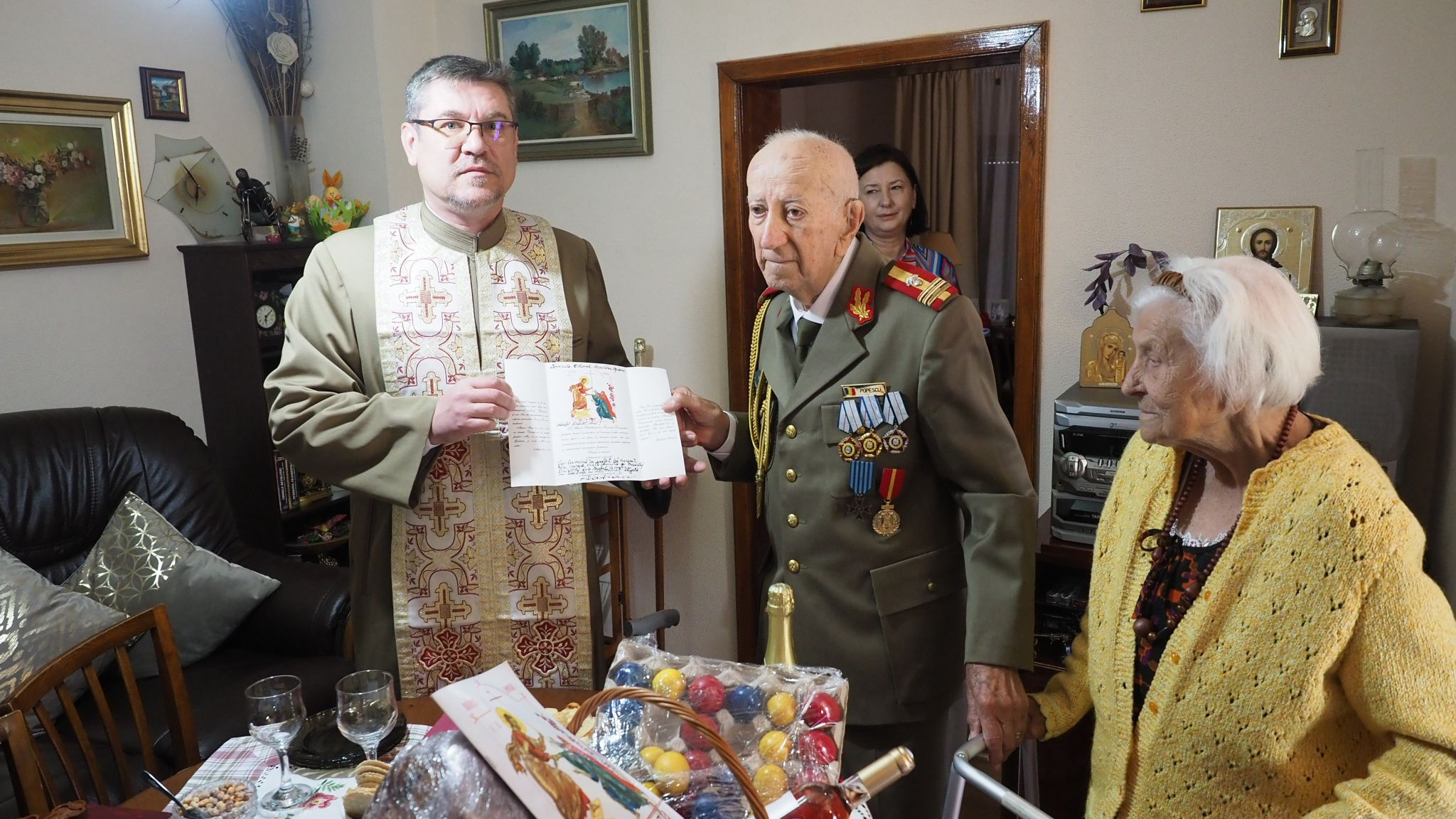 Veteranul de război Alexandru Popescu - 100 de ani de viaţă şi 75 de ani de căsnicie