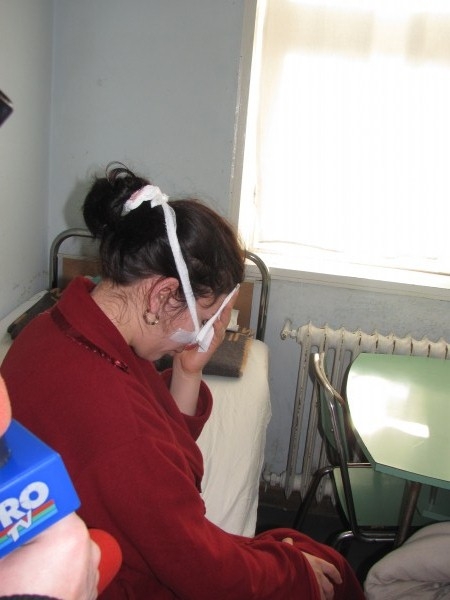 Tânără desfigurată de către un necunoscut