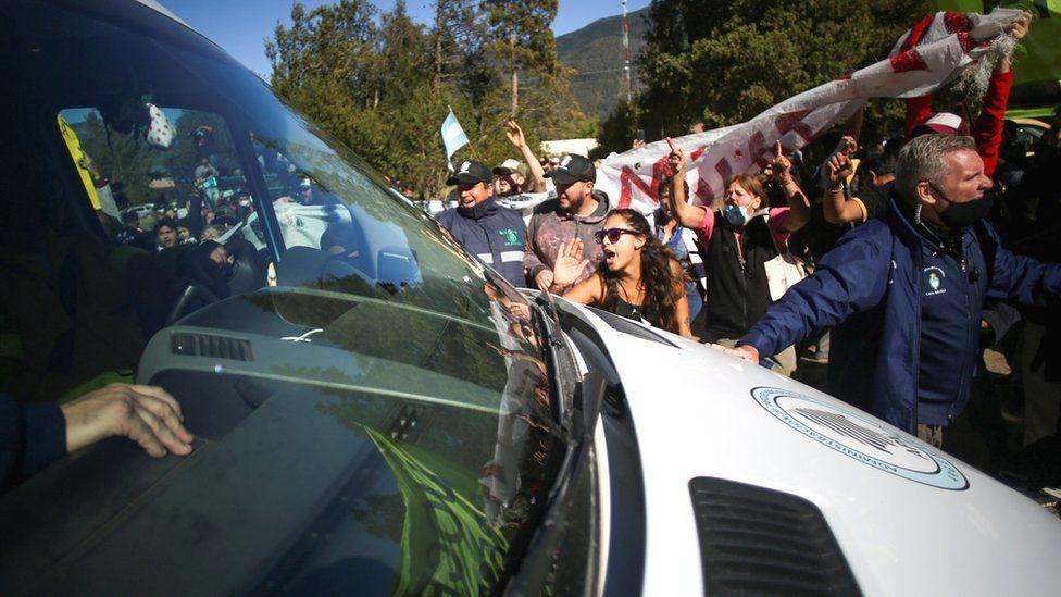 Președintele Argentinei, la un pas de a fi linșat