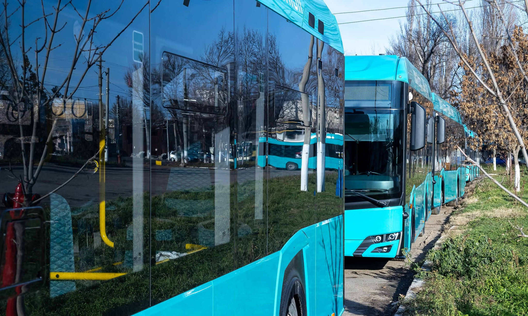 Între Noi și Voi... Ei și noi!