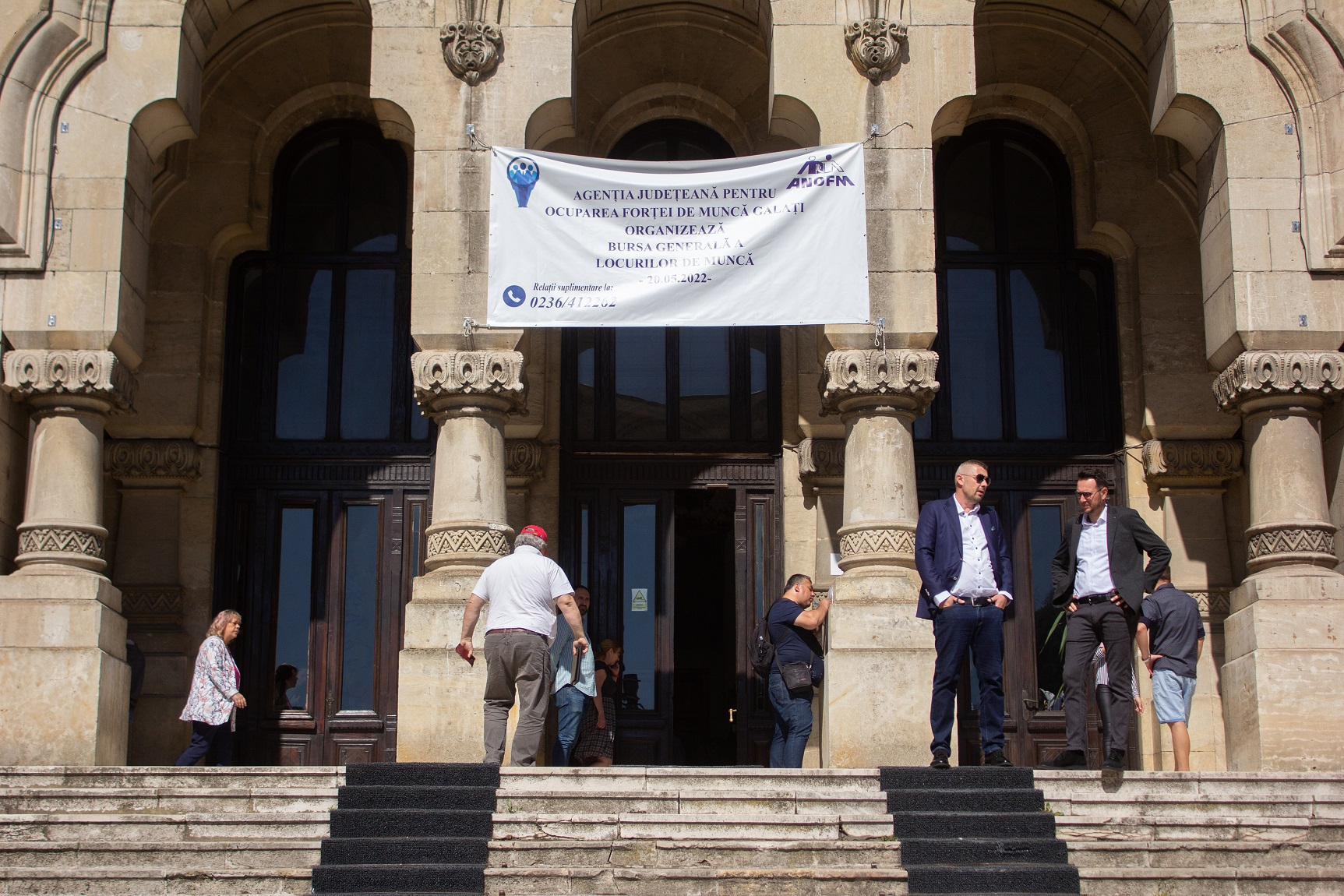 Când vor publica și firmele gălățene salariile de angajare?