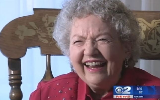 Cine se ascunde în spatele ROMANELOR EROTICE/ La 86 de ani, autoare de cărţi pentru adulţi