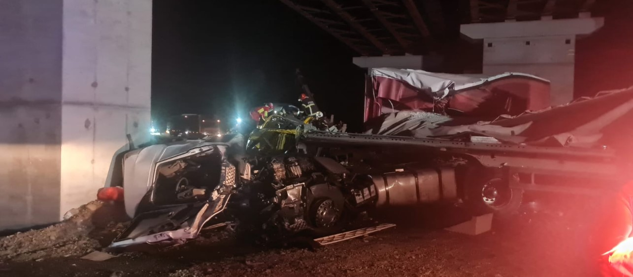 Camion plin cu azotat de amoniu, accident mortal după o defecțiune tehnică